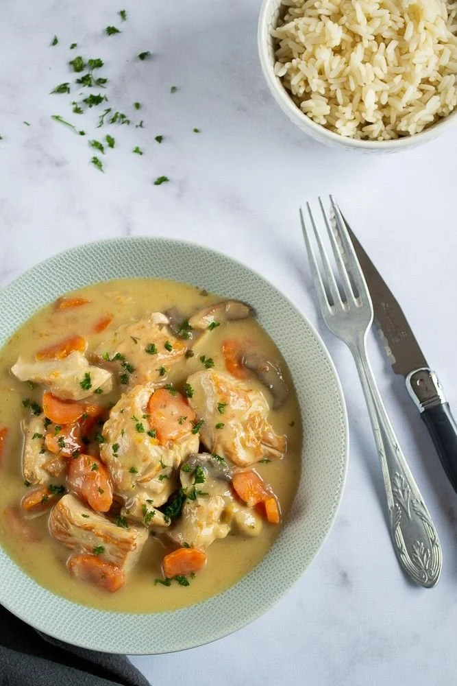 Blanquette de dinde cuisinée au Cookeo avec des légumes et une sauce crémeuse