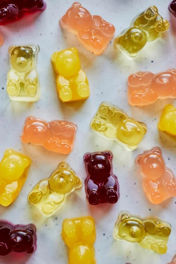 Recette de bonbons surs maison avec des saveurs fruitées.