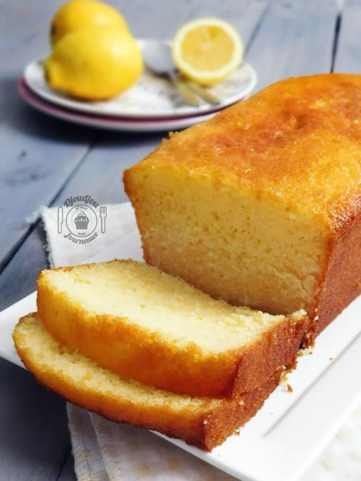 Recette de cake au citron de Pierre Hermé, un dessert délicieux et rafraîchissant.
