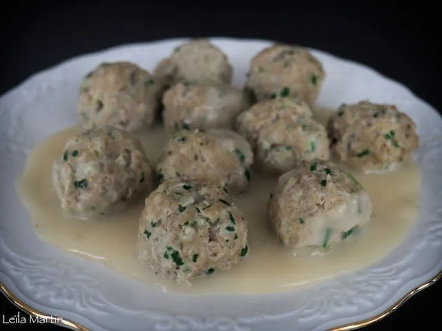 Fleischknepfle, boulettes de viande alsaciennes servies avec une sauce blanche
