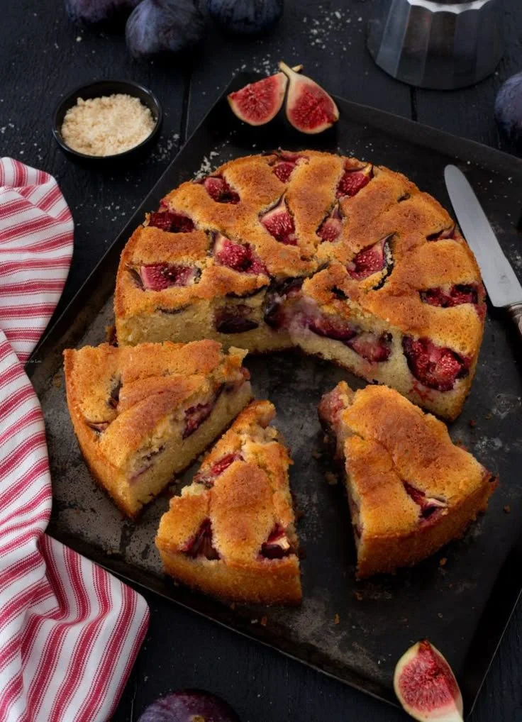 Gâteau figue amande fait maison avec des figues et des amandes