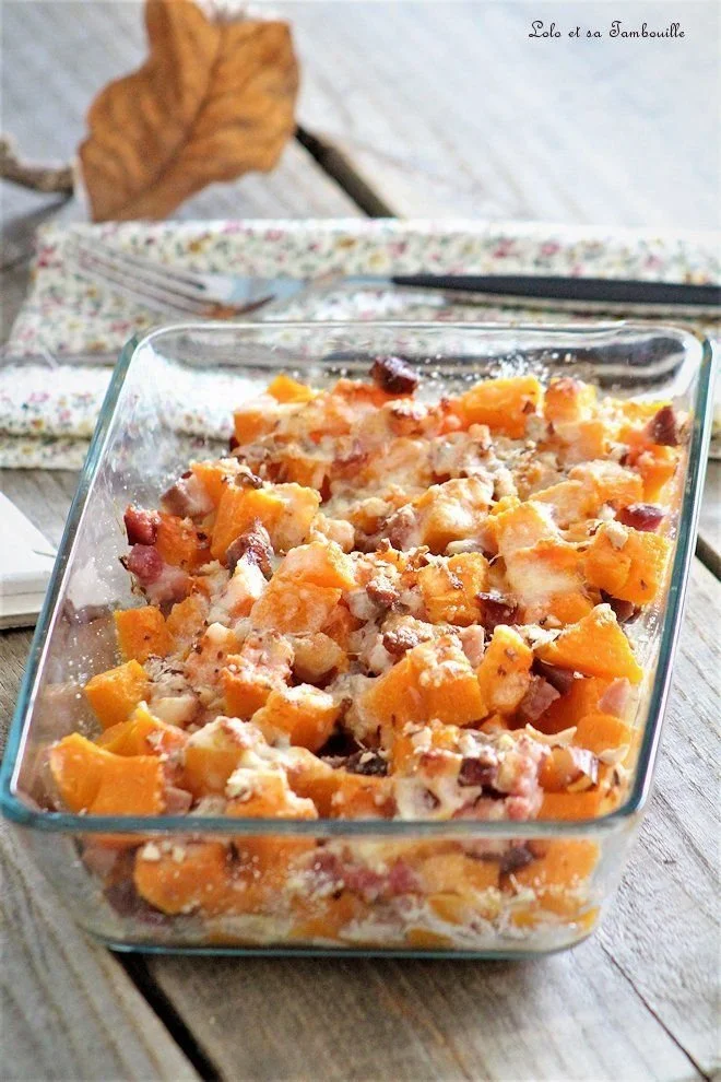 Gratin de butternut doré au four, parfait pour un repas réconfortant.