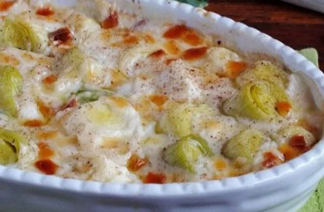 Gratin de Poireaux à la Béchamel Légère, plat appétissant et réconfortant.