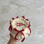 idee gateau anniversaire romantique rouge et blanc 2026 07 23 085758 1