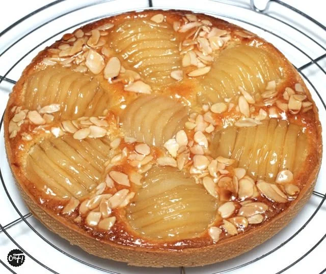 Tarte bourdaloue aux poires, un dessert classique savoureux et élégant.
