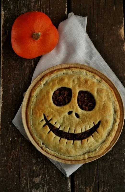 Quiche d'Halloween effrayante décorée pour une fête