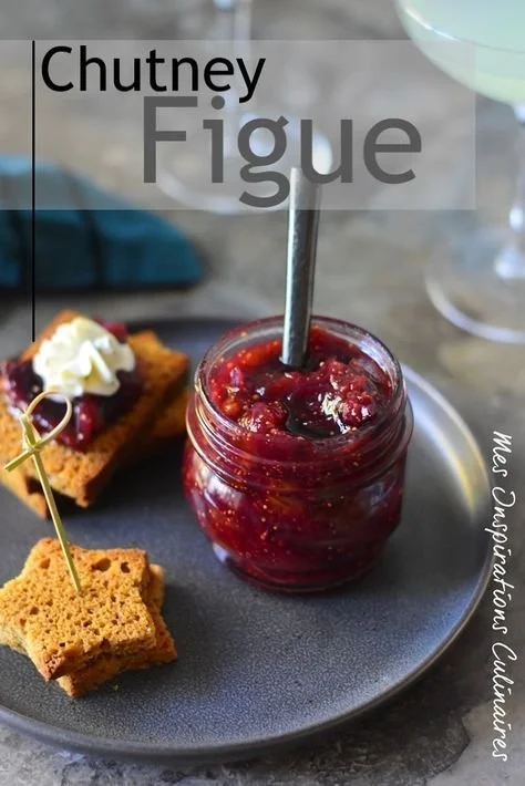 Chutney de figues fraîches fait maison dans un bocal en verre