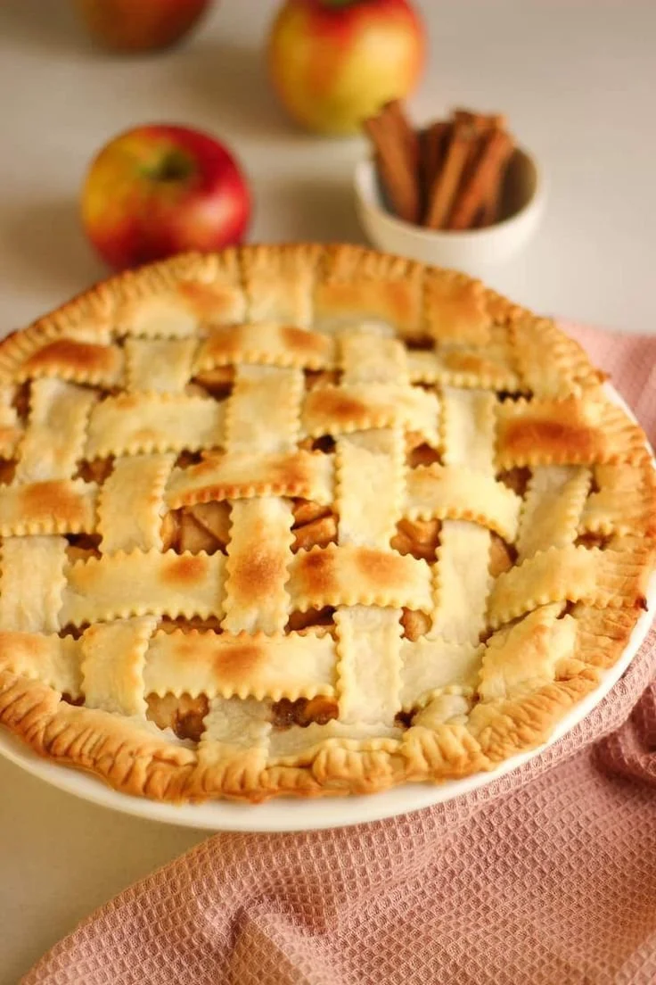 Recette d'Apple Pie américaine avec pommes fraîches et croûte dorée.