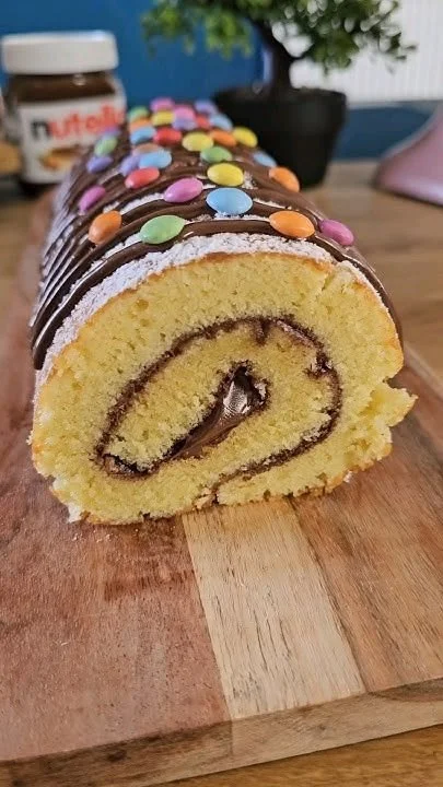 Gâteau Roulé au Nutella, une délicieuse recette gourmande à savourer.
